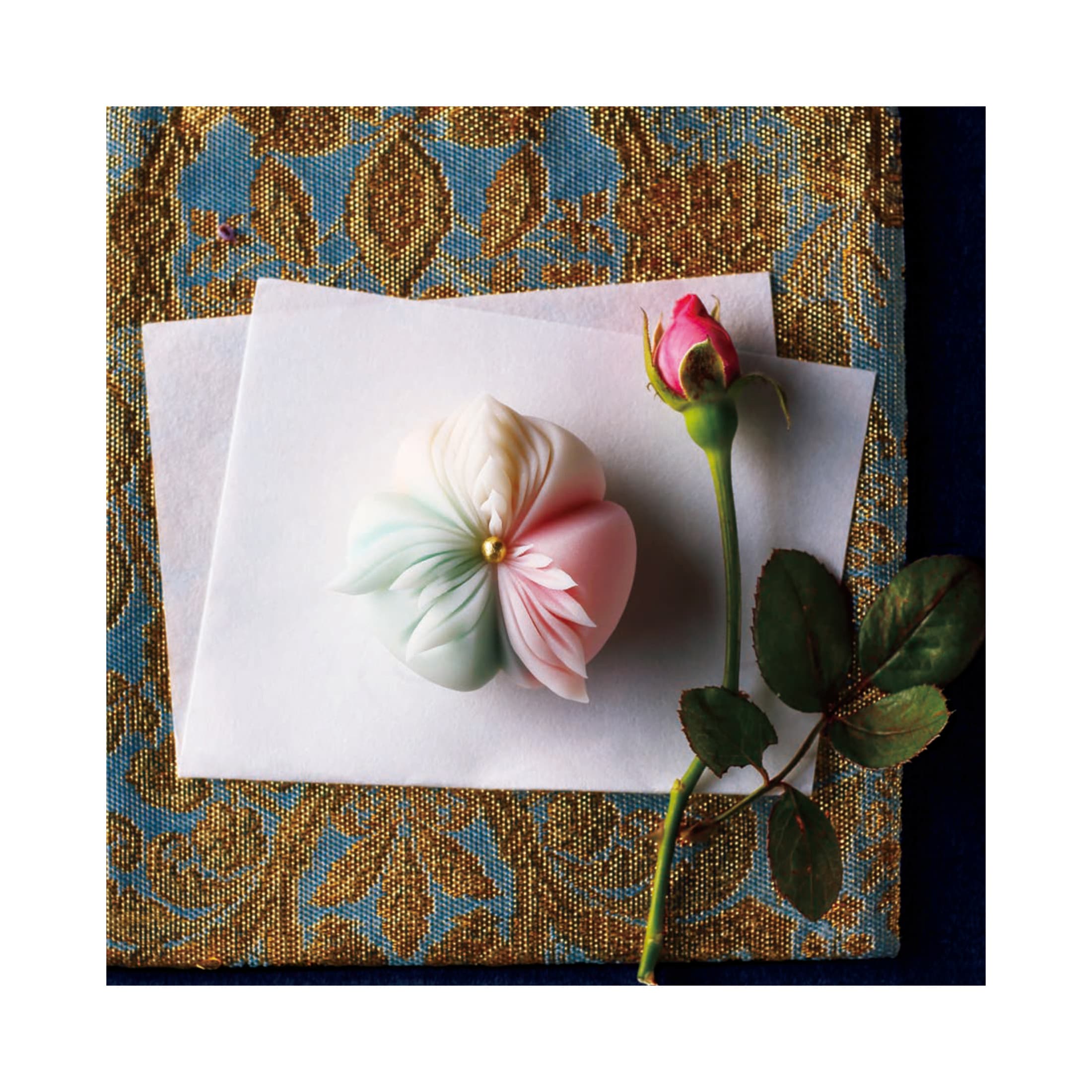 This wagashi was inspired by France. It symbolizes the national motto of “Liberty, equality, fraternity”