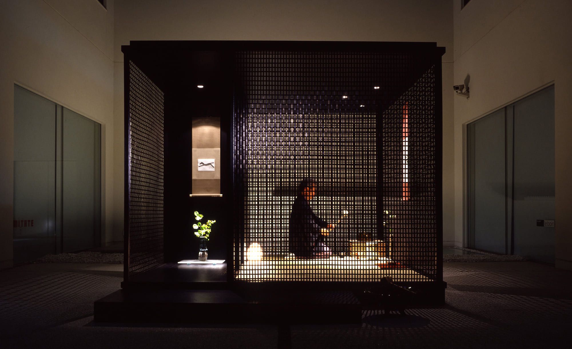 内田繁デザインの茶室「山居」のオリジナル。エンソウ アンゴに設置されているのはこちらの木素地をいかしたバージョン。