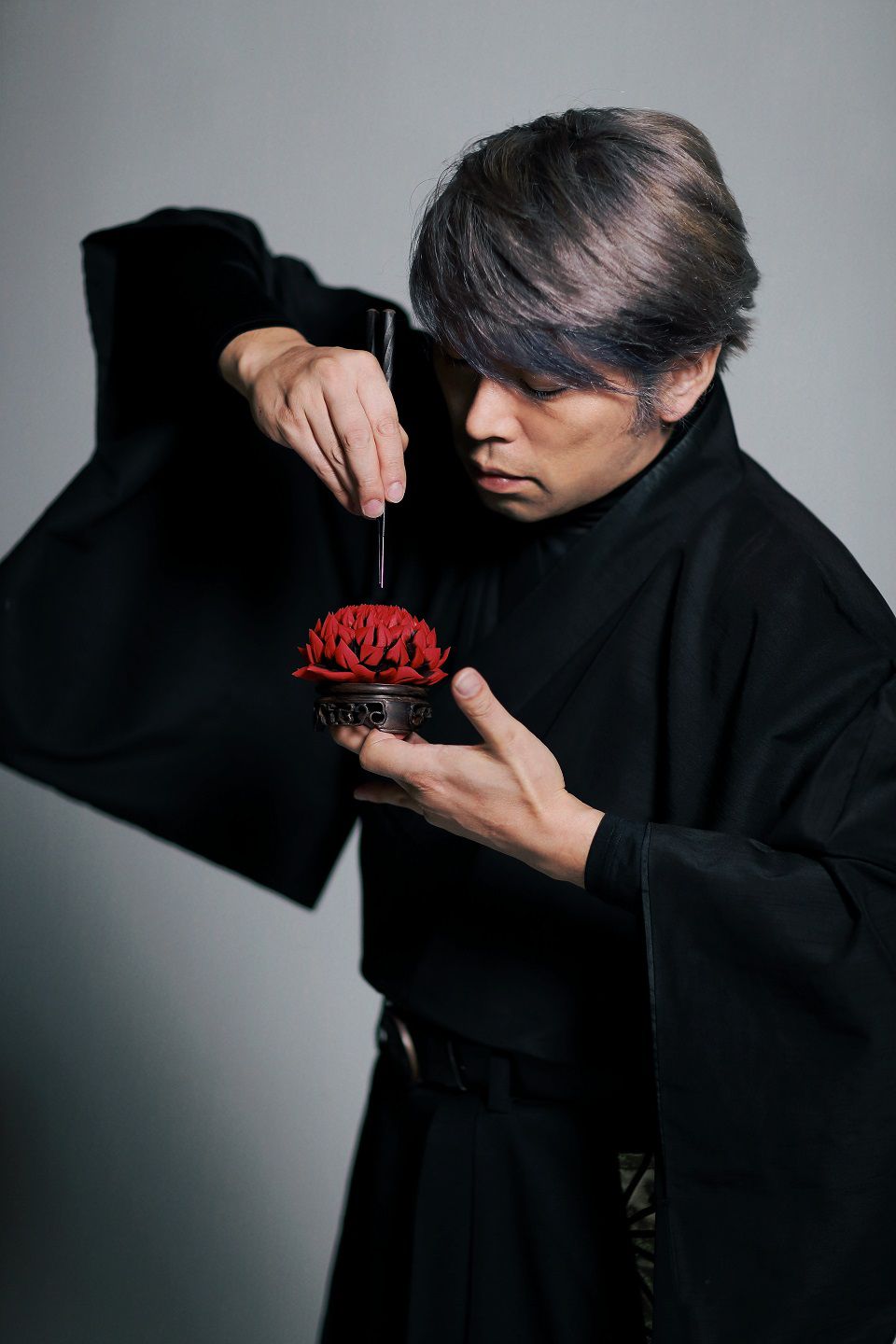 Mitsubori shapes his creations masterfully with specially ordered needles and shears
