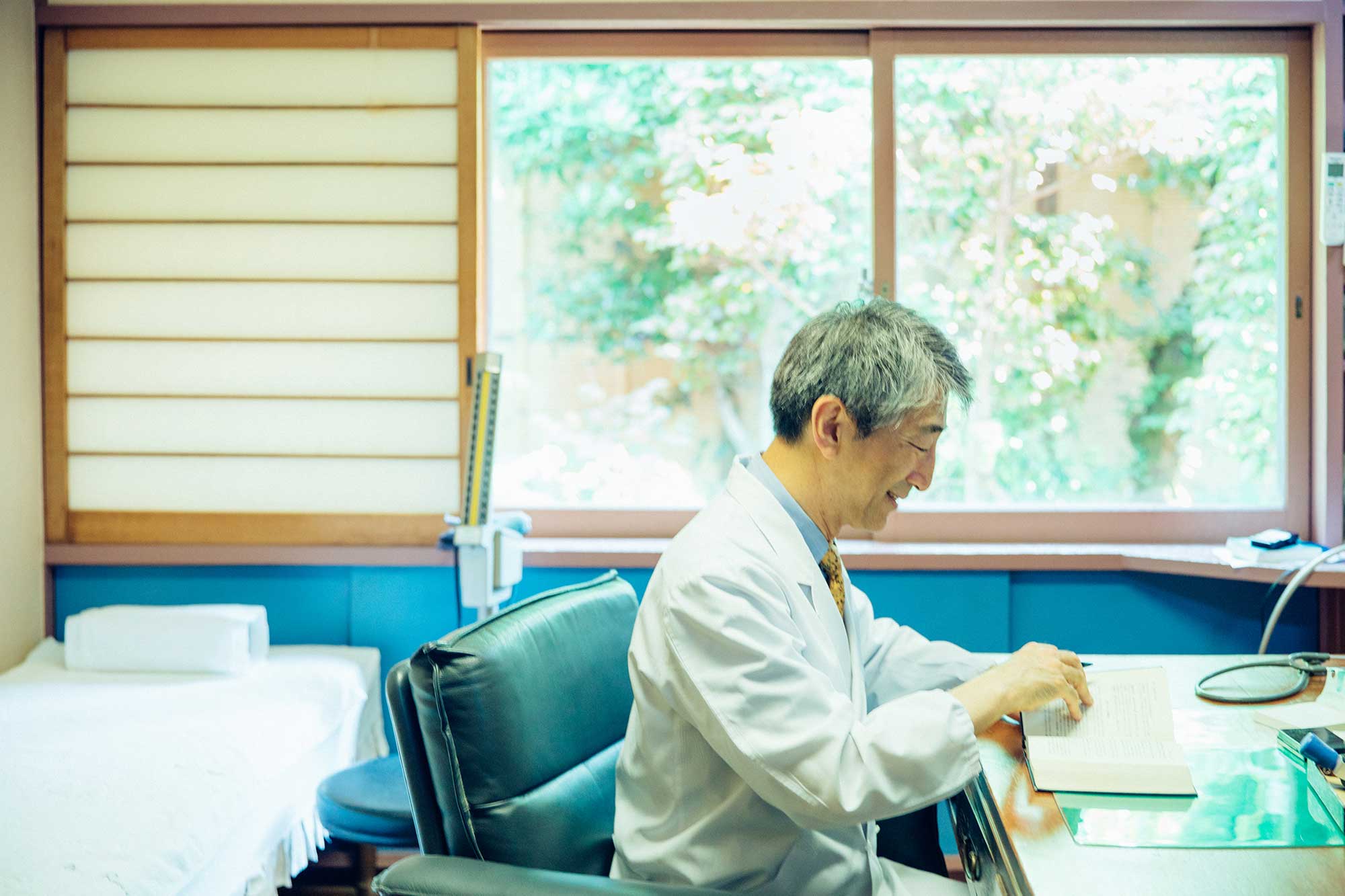 Director Watanabe in his consultation room. He takes a lot of time listening to new patients. 