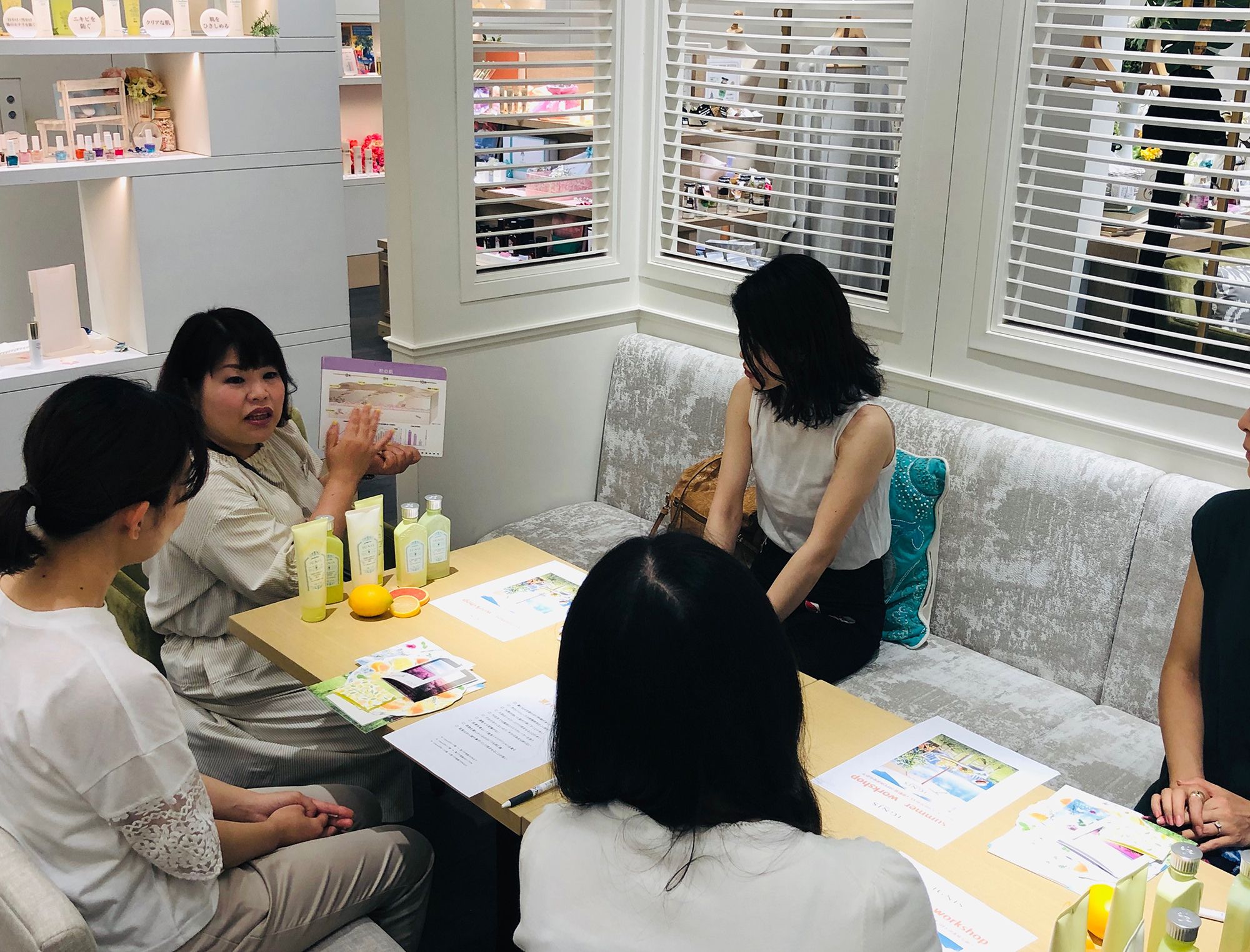 The workshops are held irregularly and focus on mainly beauty and themes related to enriching daily life. The workshop schedule can be found at their official website and store.