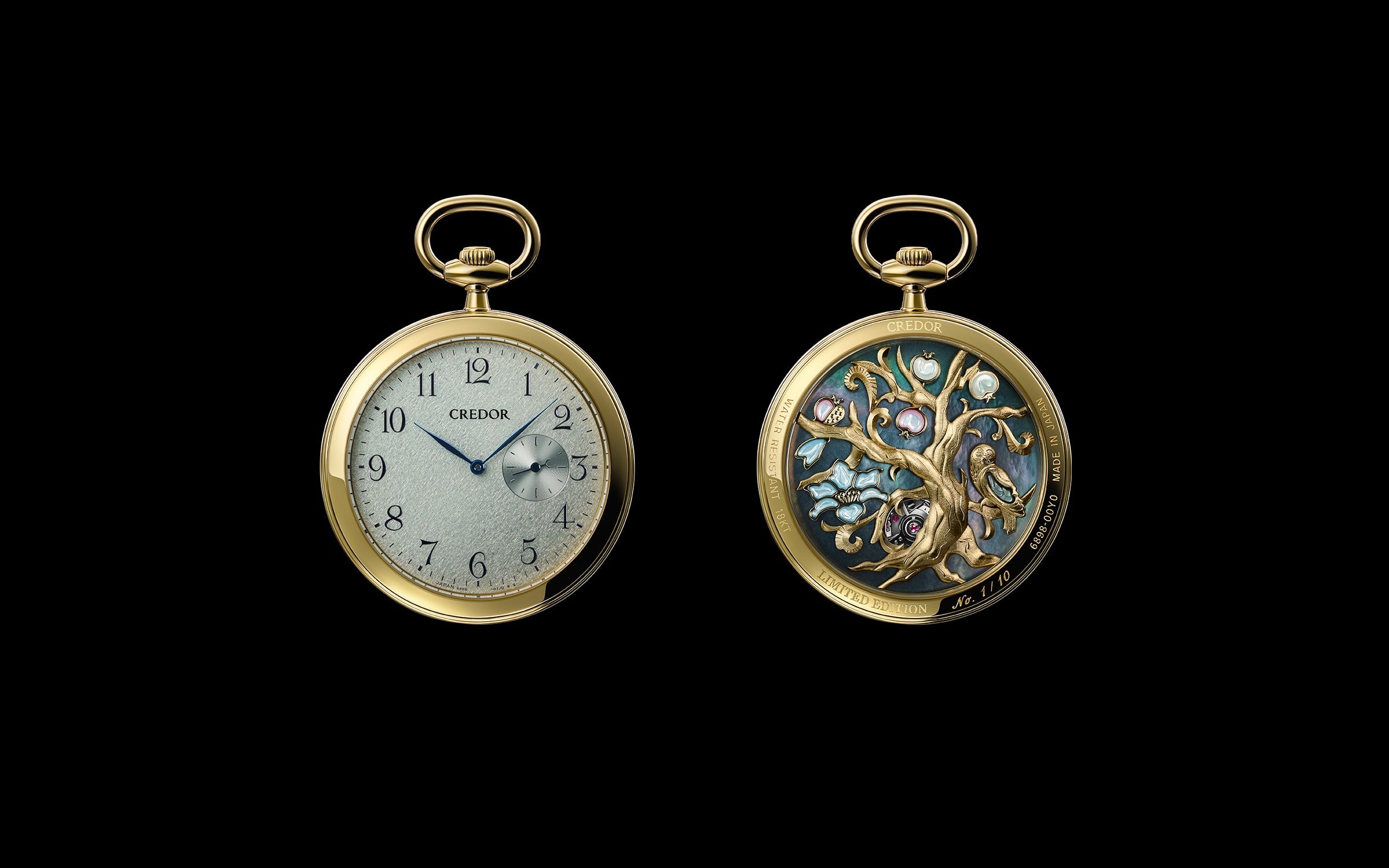 45週年紀念款「立體雕金懷錶」 GXBE998
搭載CREDOR引以為傲的超薄機械機芯，錶殼背面精美絕倫的立體雕金工藝更是當代鐘錶名匠照井清的傾力之作。全球限量10隻。手動上弦 機芯編號6898 錶殼：18K黃金、藍寶石 錶鍊：18K黃金 直徑39.0 mm 10,000,000日圓（不含稅）
