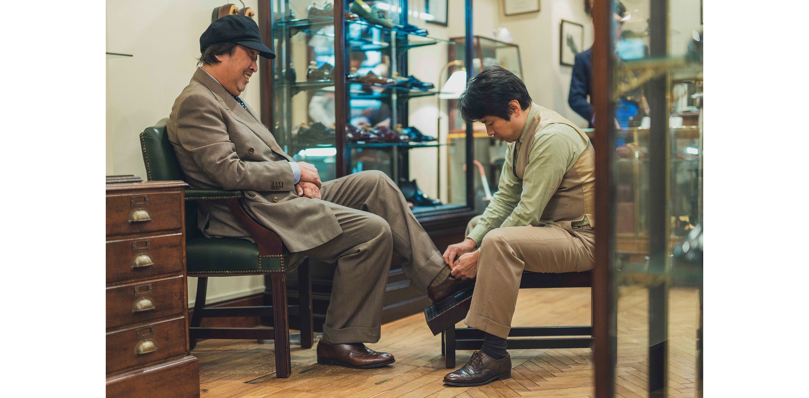 Admiring the beloved English Leather Shoes at “Lloyd Footwear Ginza”, the shoe store opened until 10PM