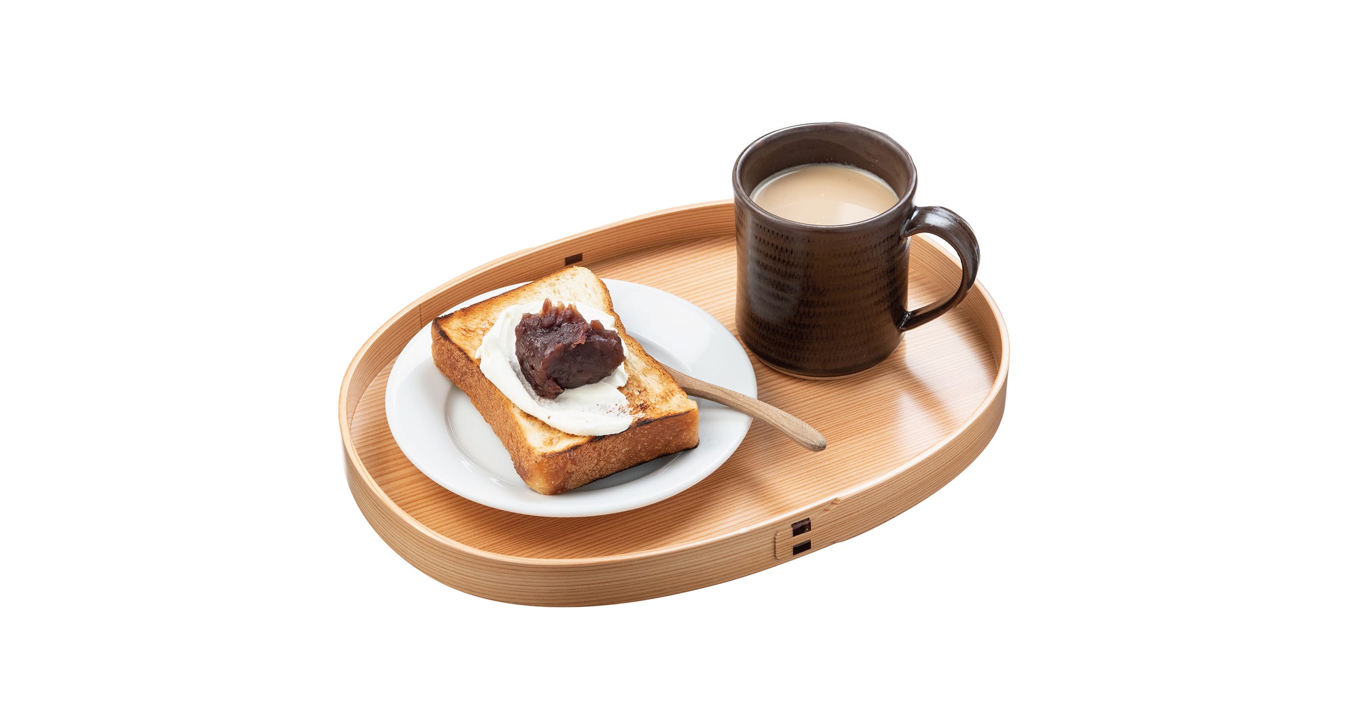 小判形の盆に１人前のあんこトーストと飲み物をのせて朝食やおやつに。
