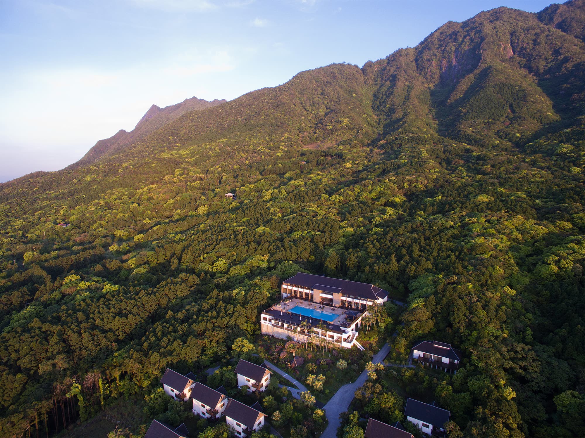 「sankara hotel&spa YAKUSHIMA　サンカラホテル＆スパ屋久島」（日本・鹿児島県）壮大な自然の森に位置する