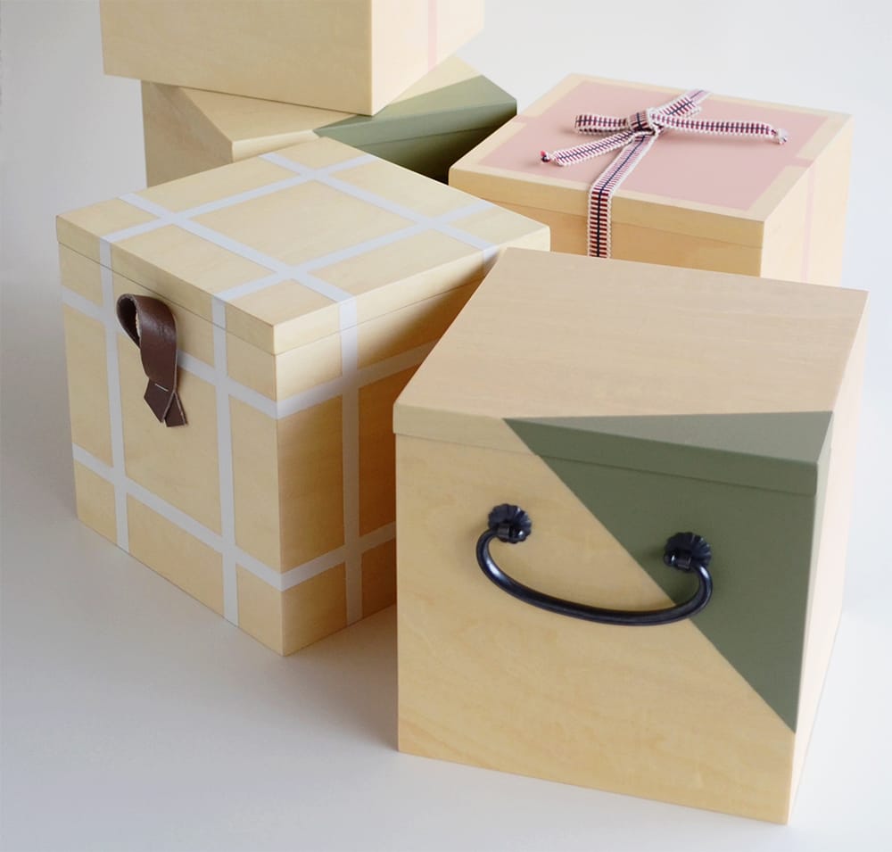 木箱の中に茶道具を収納した「Ippukubox」（イップクボックス）全3種類、13,000円（税抜）。