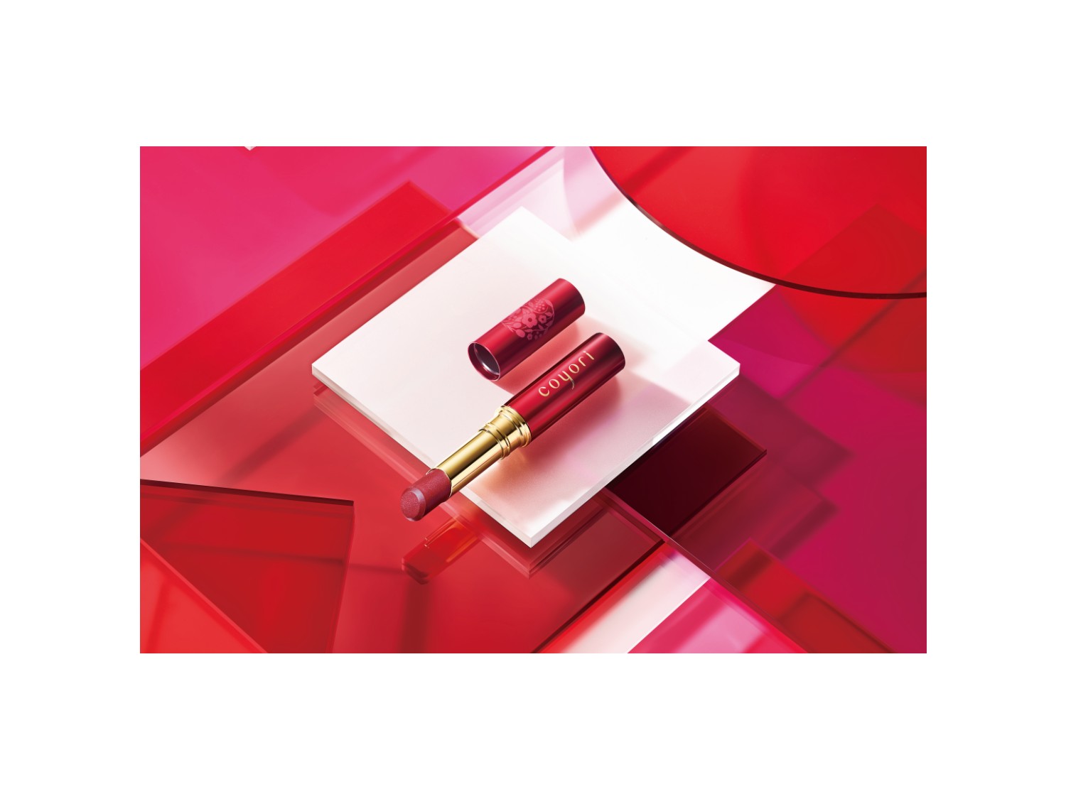 coyoriのブランド10周年を記念するアイテム「－綾紅―」は、天然ミネラルで着色し、肌に負担をかけず自分だけの赤に発色するリップスティック