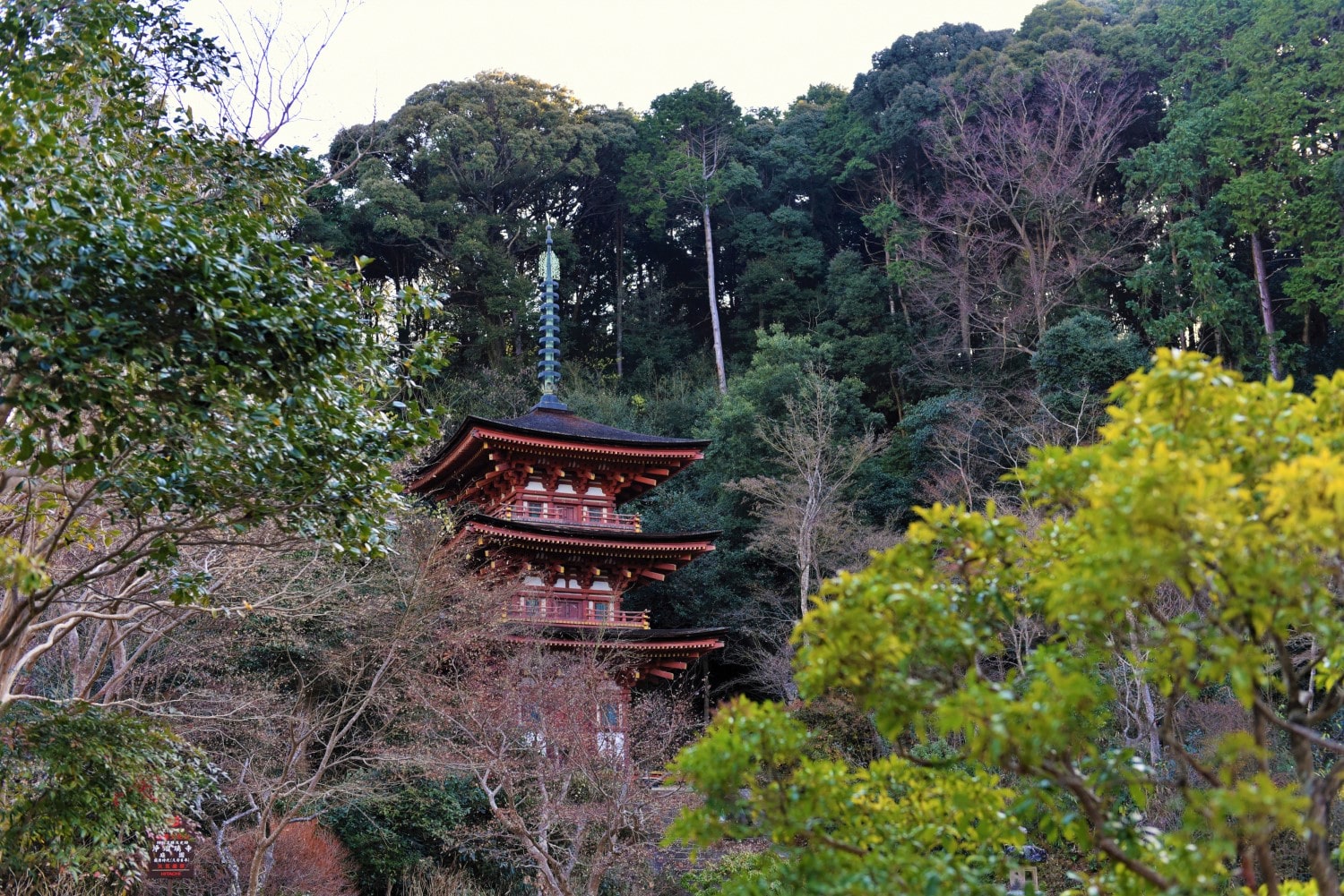 修建于平安後期的三重塔，據説是從京都市内遷移過來的。