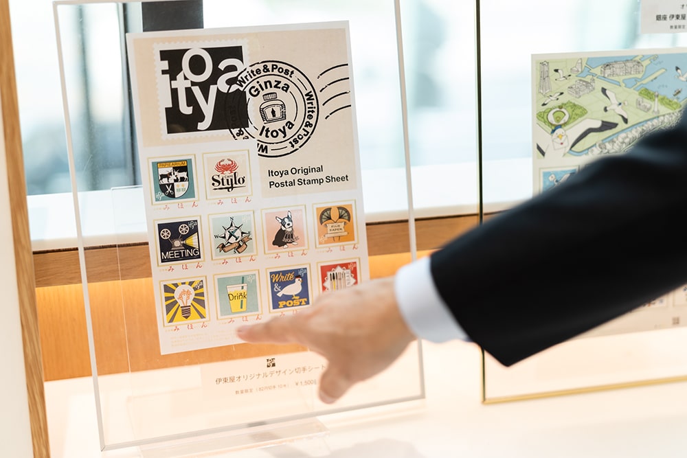 伊藤氏がデザインした伊東屋オリジナル切手。G. Itoya2階“Write&Post”で購入できる。