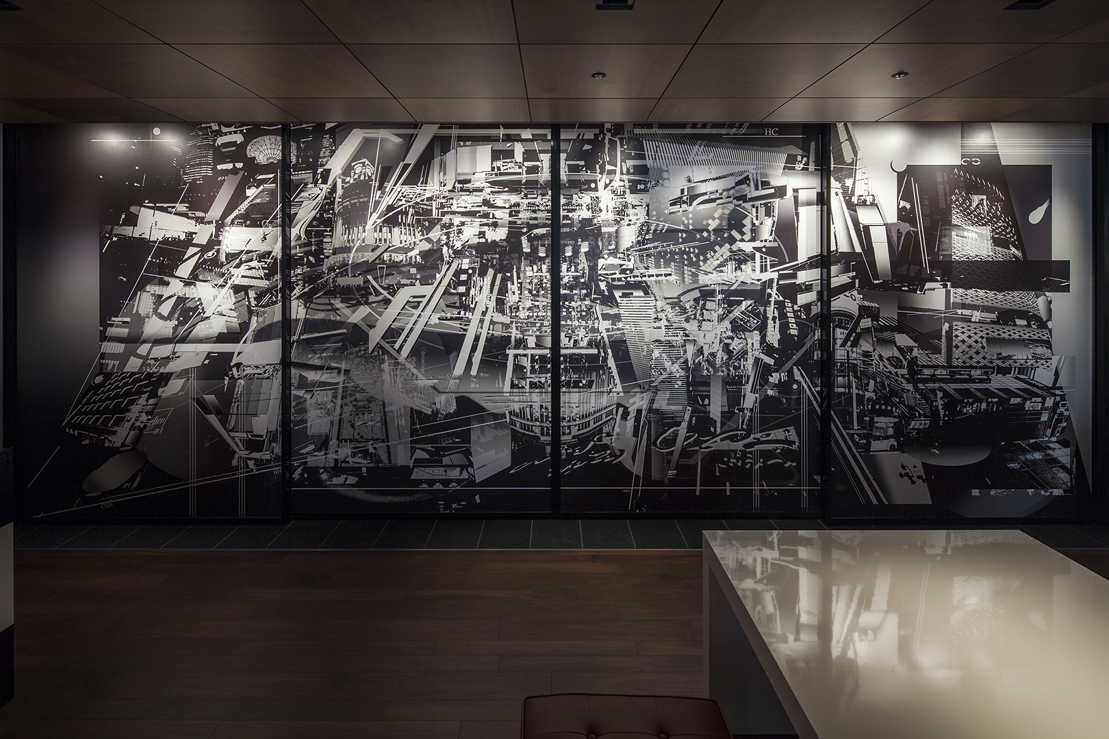 フロントスペースの壁面には銀座をイメージしたアートがあり、昼夜でアートは変化する